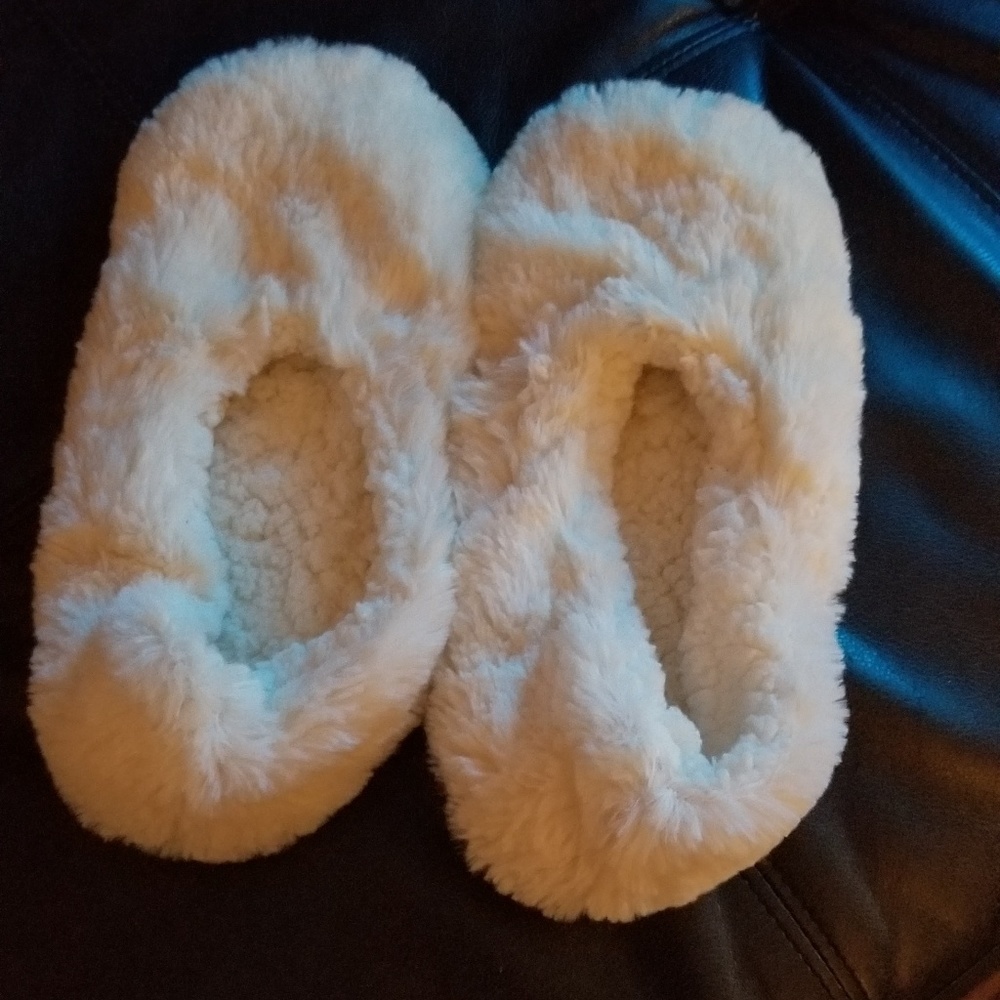 3/$20 Ladies size large slippers